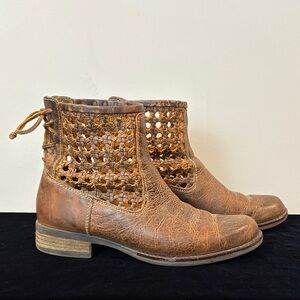 Sbicca Vintage Collection Boho Festival Woven Distressed Leather Lace Up Boots 8